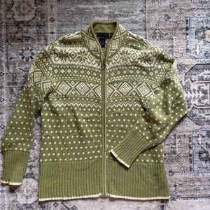 Nomadic traders green winter snowflake zip up sweater size L
